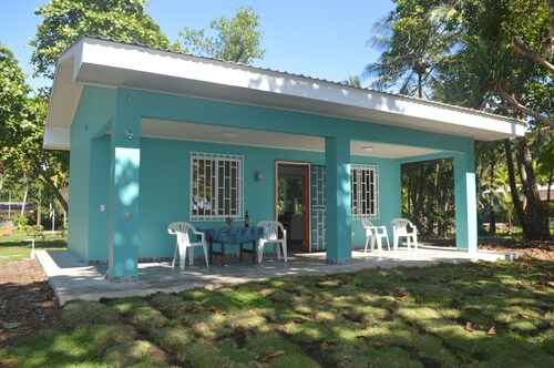 Frith Estate Beachfront Cabin Surfer's Dream!
