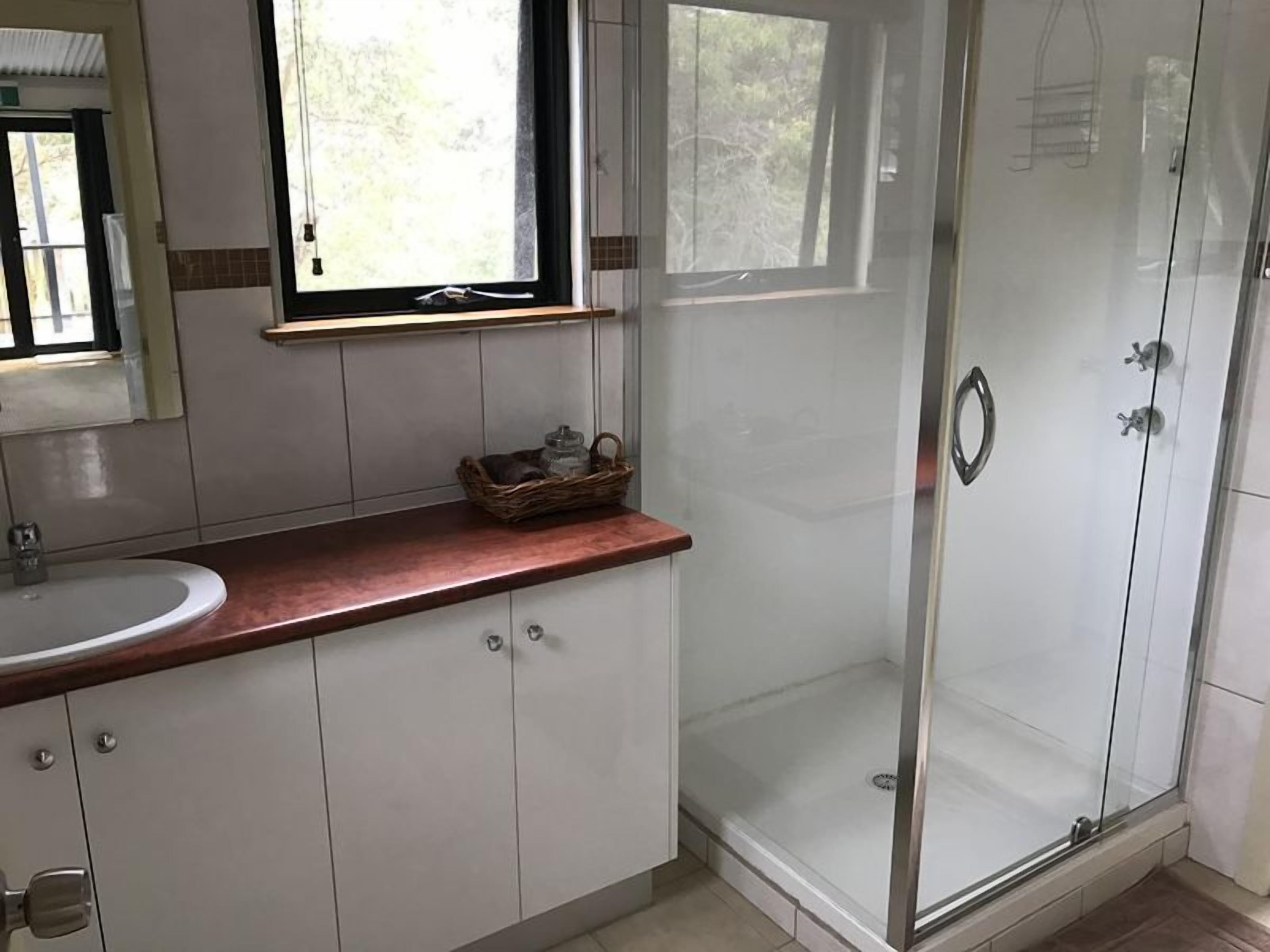 Tree Top Upstairs Apartment