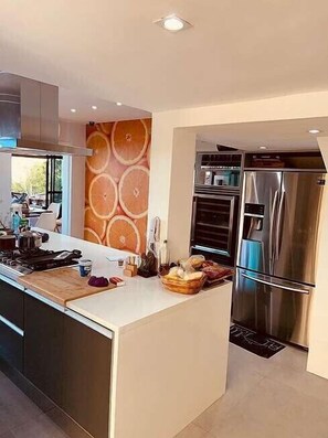 Fridge, microwave, oven, stovetop - Paradise House - Angra dos Reis (Conceição de Jacareí)