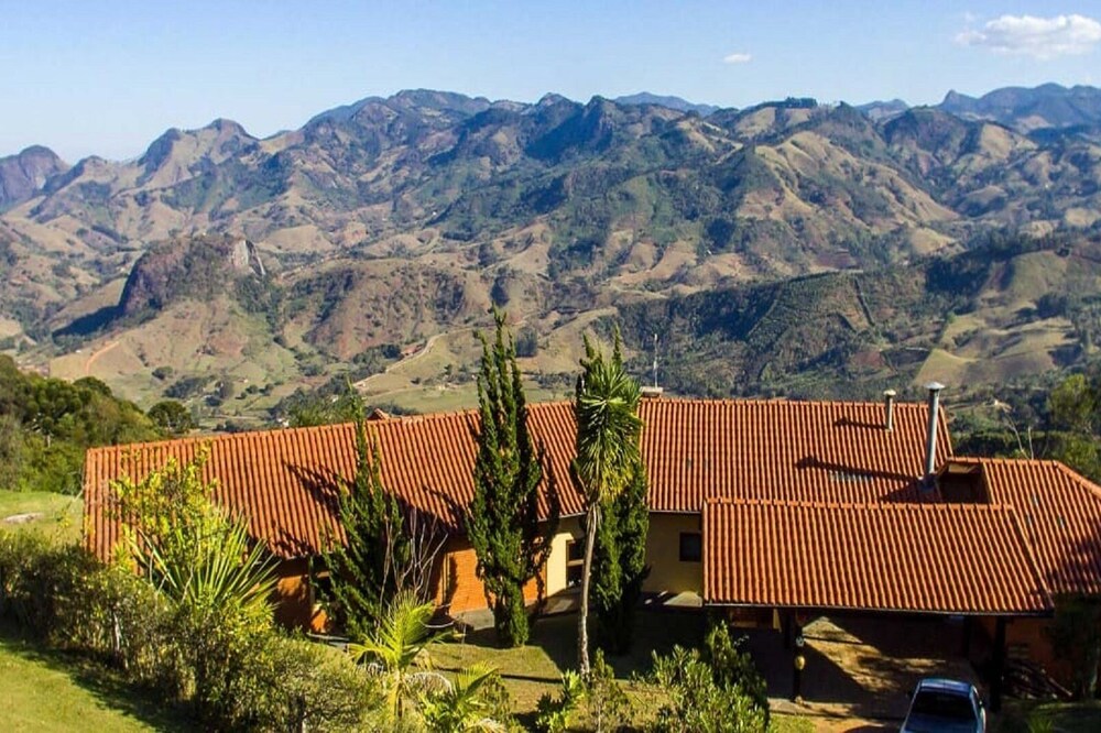 Comfortable country house in the mountains - large and modern