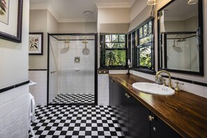 Bathroom - Fern Cottage - Romantic spa cottage in Mount Dandenong (Mount Dandenong)