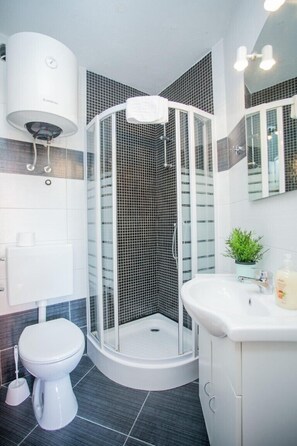 Shower, hair dryer, towels, toilet paper - Lovely ❤ studio Emotha for 2, 1-min walking from Trogir  (Trogir)