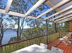 Property grounds - 2 Bedroom Romantic Deluxe Cottages - perfect for couples minutes from Noosa (Sunshine Coast)