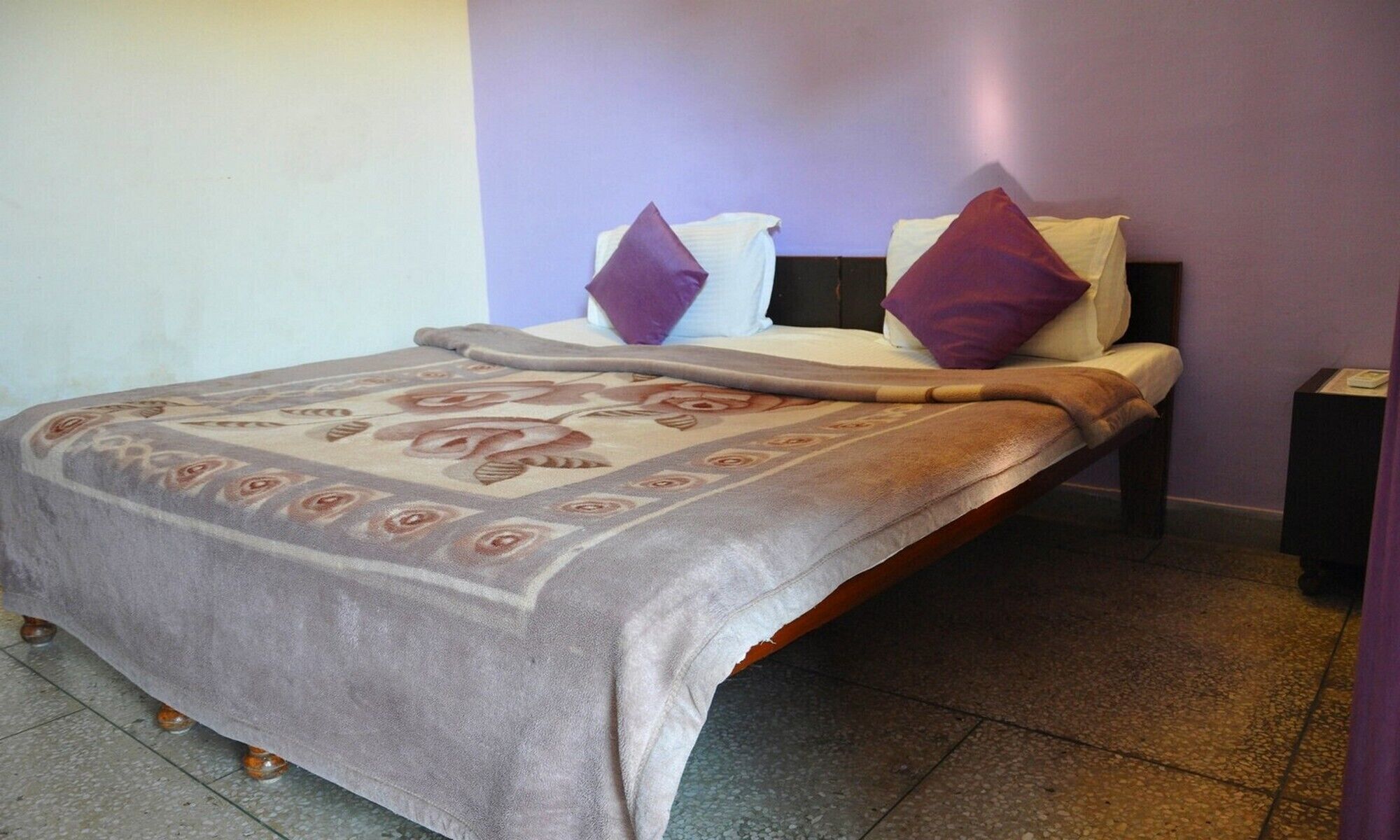 Budget Room on the Ganga - Spirituality Unlimitied