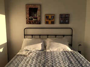 1 多间卧室、熨斗/熨衣板、WiFi、床单