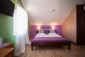 Soundproofing, free WiFi, bed sheets
