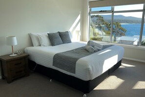 4 bedrooms, in-room safe, desk, iron/ironing board