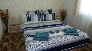 2 bedrooms, iron/ironing board, free internet, bed sheets