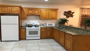 Fridge, microwave, oven, stovetop - Emerald Coast is quietly nestled among the lush, tropical Bahamian landscape (Nassau)