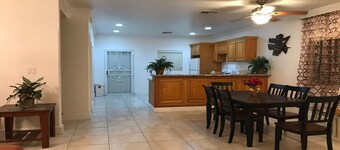 Emerald Coast ligger rolig i det frodige, tropiske bahamiske landskapet