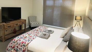 3 bedrooms, iron/ironing board, WiFi, bed sheets