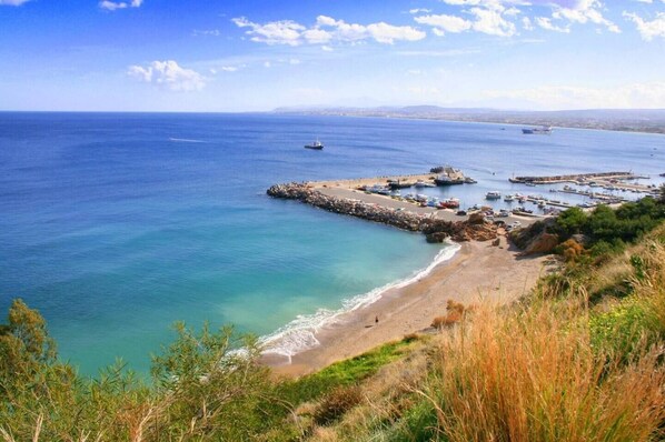 Beach nearby - Cretan BioSuites: Cretan house with stunning seaview (Heraklion)