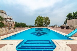 Outdoor pool - Cretan BioSuites: Cretan house with stunning seaview (Heraklion)