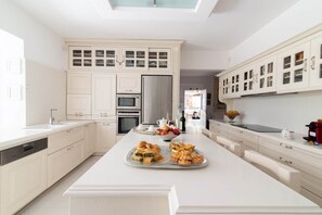 Fridge, microwave, oven, dishwasher - Cretan BioSuites: Cretan house with stunning seaview (Heraklion)