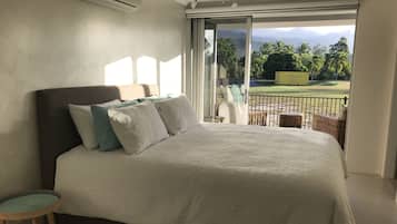 6 bedrooms, iron/ironing board, bed sheets