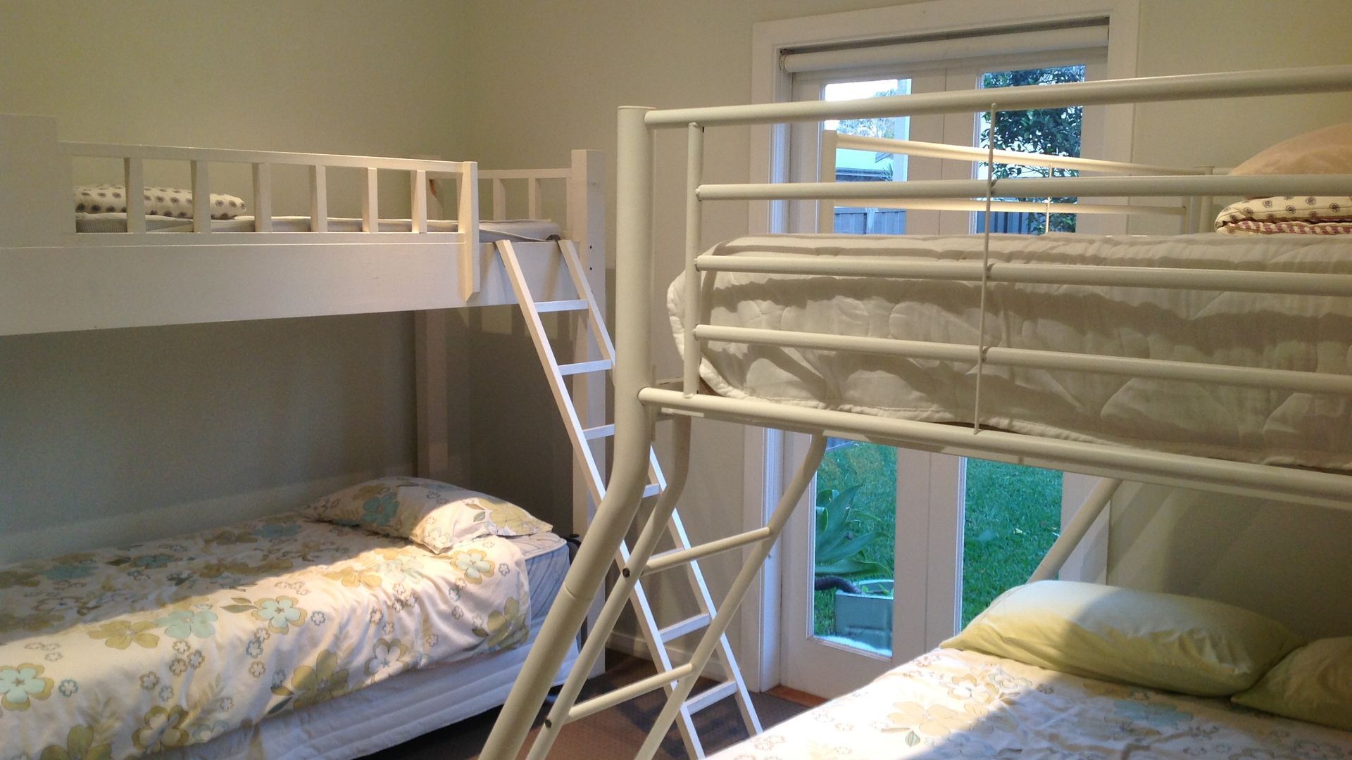 Illoura On The Bay - Modern Waterfront Bungalow