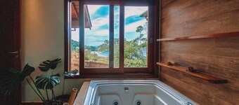 Ubatuba Tenório Beach. Sea view. Excellent Family Res with Pool