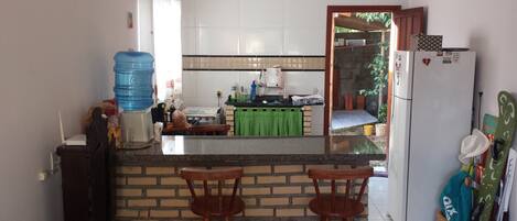 Fridge, oven, stovetop, coffee/tea maker