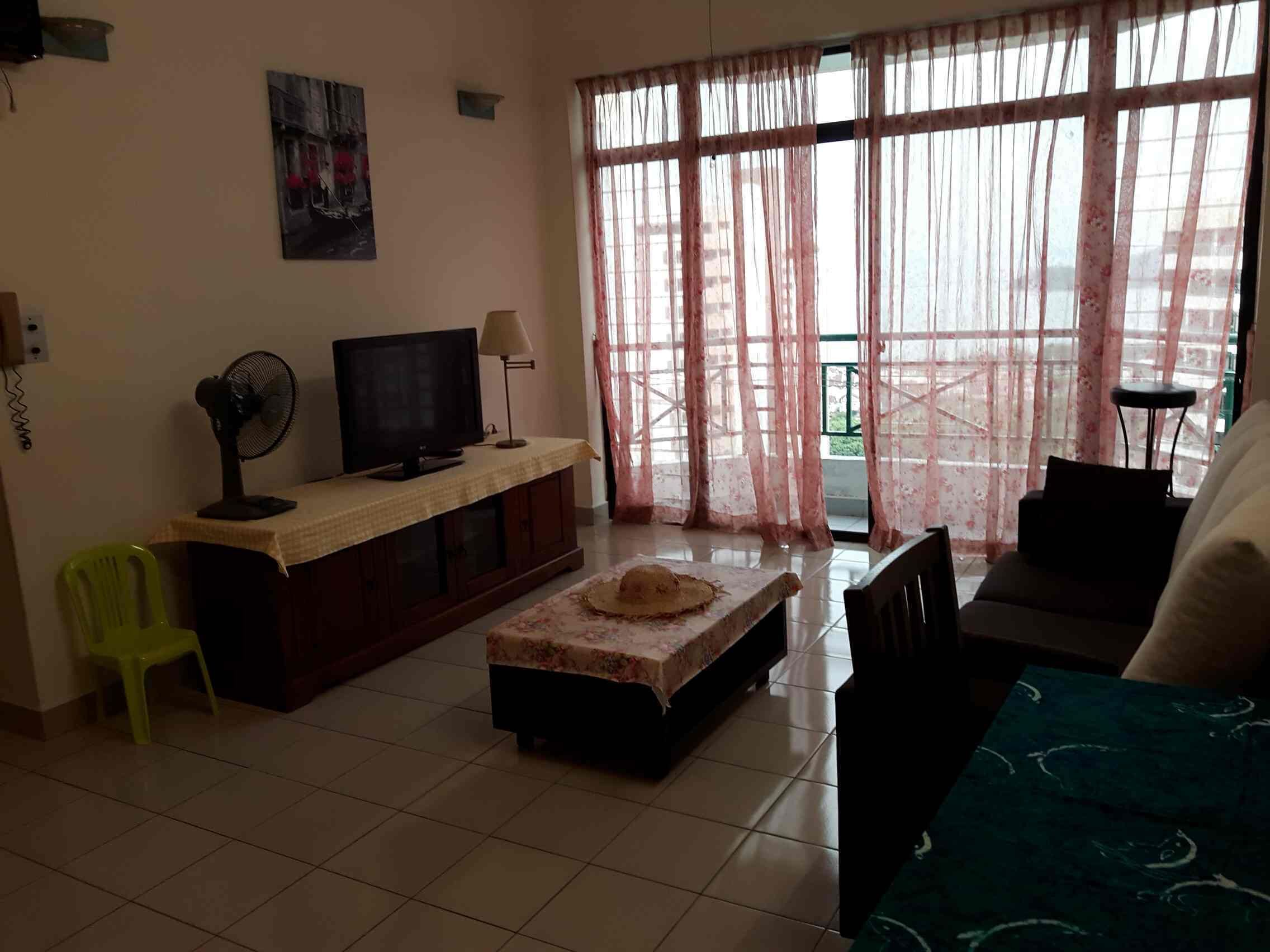 Sunnyville Condominium, Batu Uban