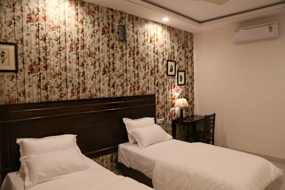 White tulips home stay