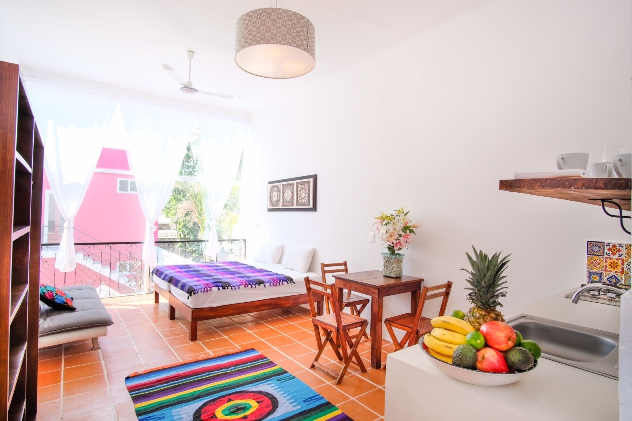 Located right between the best restaurants, bars, and the beach