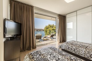 4 habitaciones, tabla de planchar con plancha, wifi y ropa de cama 