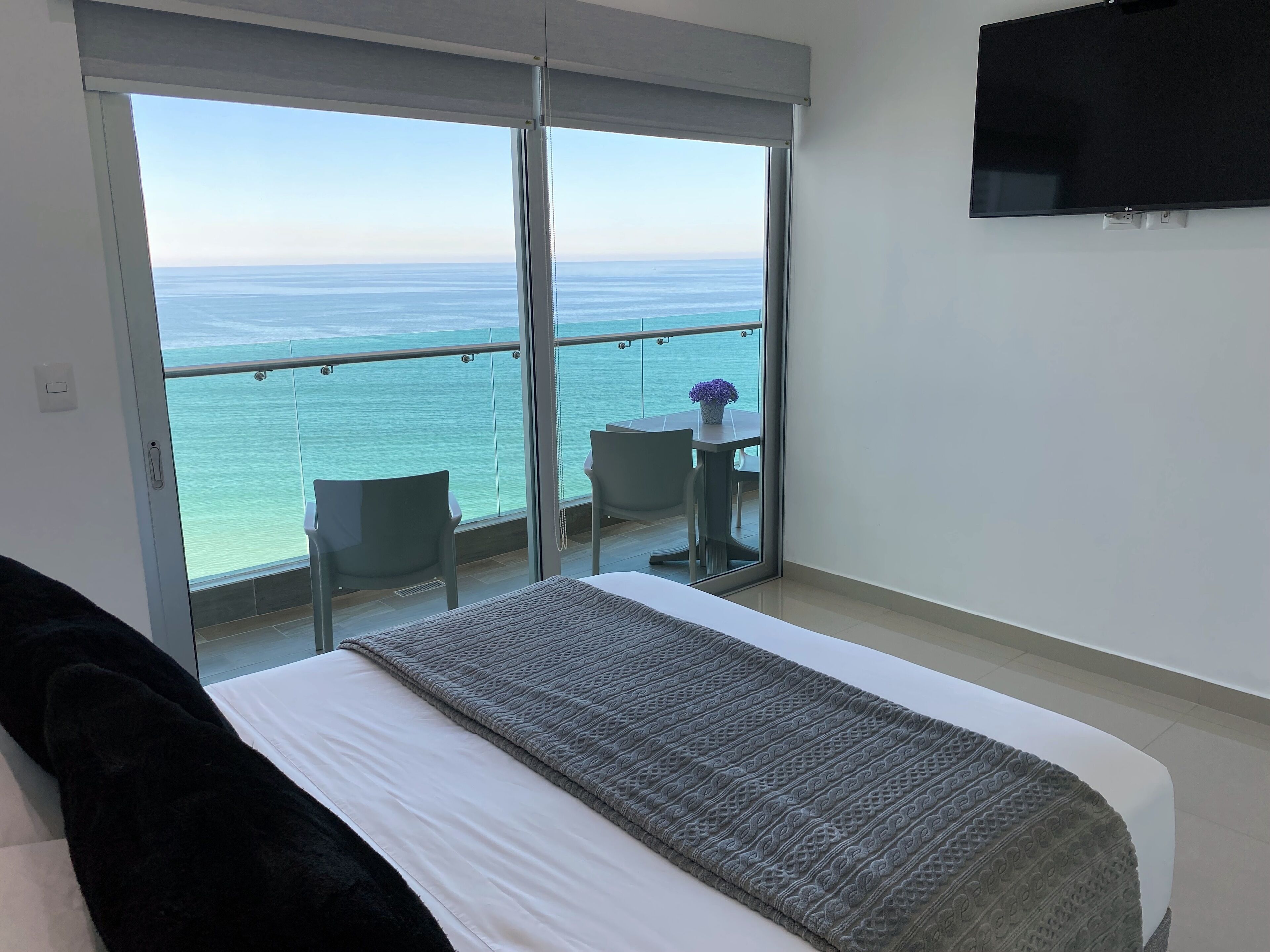 Beautiful Condo with Fantastic Sea and Sunset Views