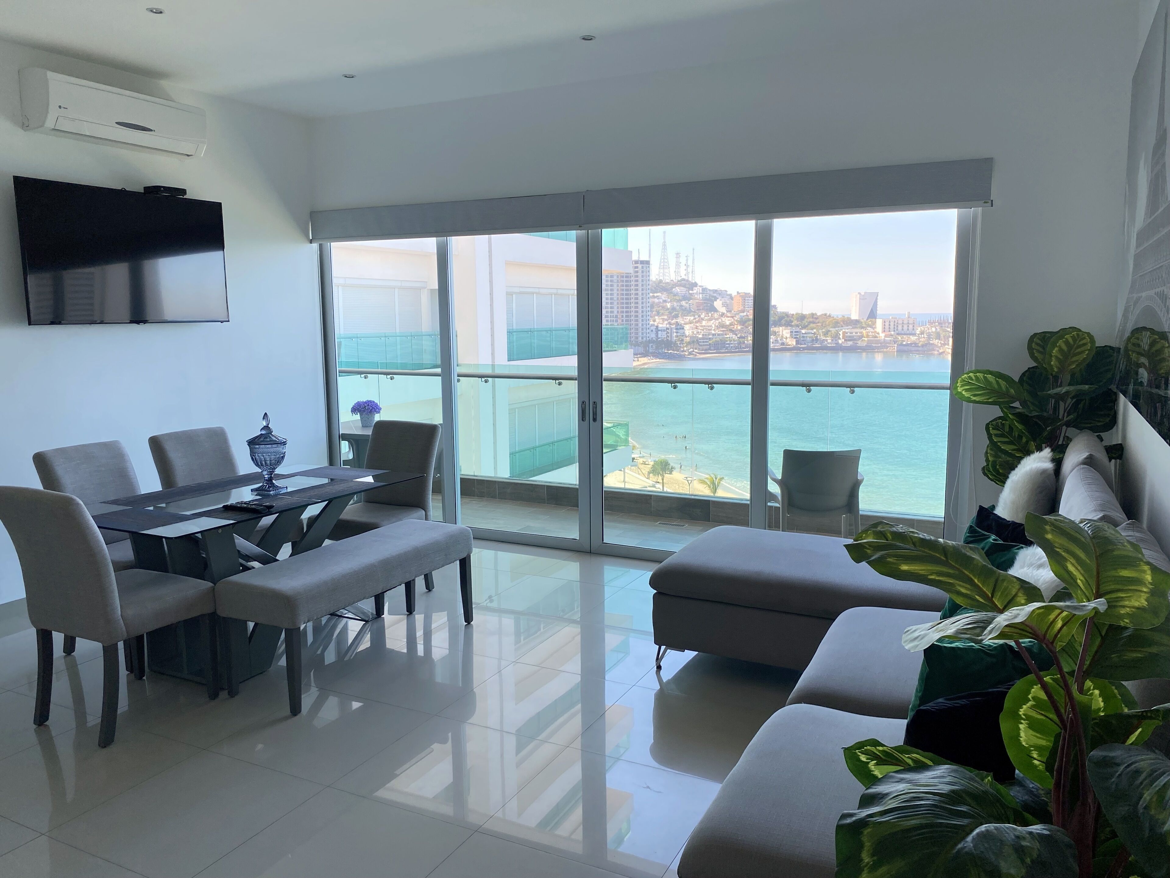 Beautiful Condo with Fantastic Sea and Sunset Views