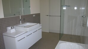 Badekar, hårtørrer