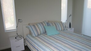 3 間睡房、熨斗/熨衫板