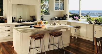 Jetty Splendour Guest Bedroom BnB with en-suite bathroom