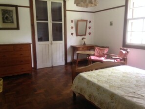 5 bedrooms, iron/ironing board, WiFi