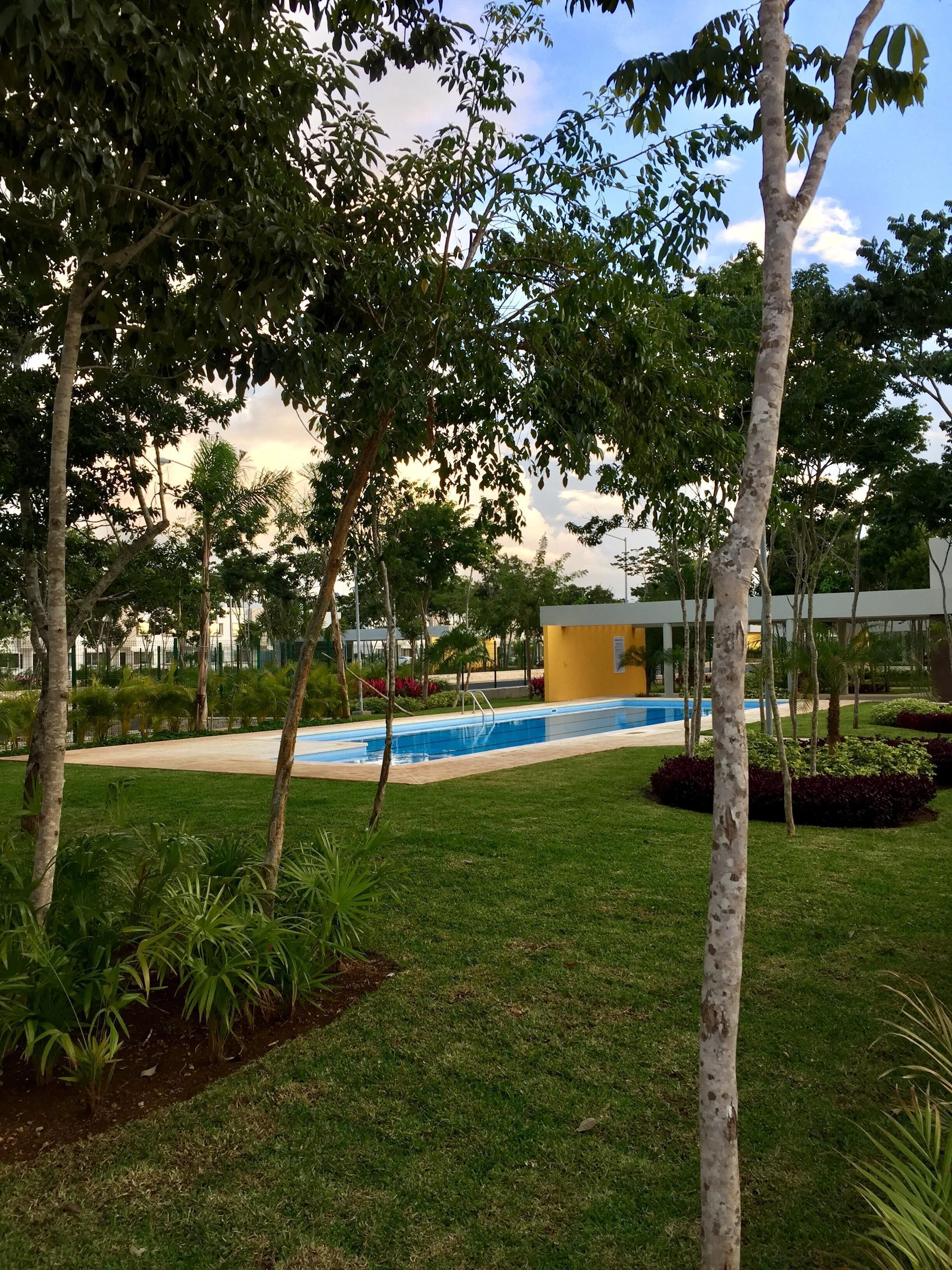 Casa nueva con 3 recamaras y a un lado de alberca