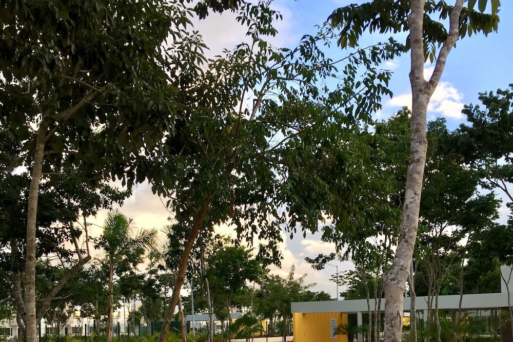 Casa nueva con 3 recamaras y a un lado de alberca