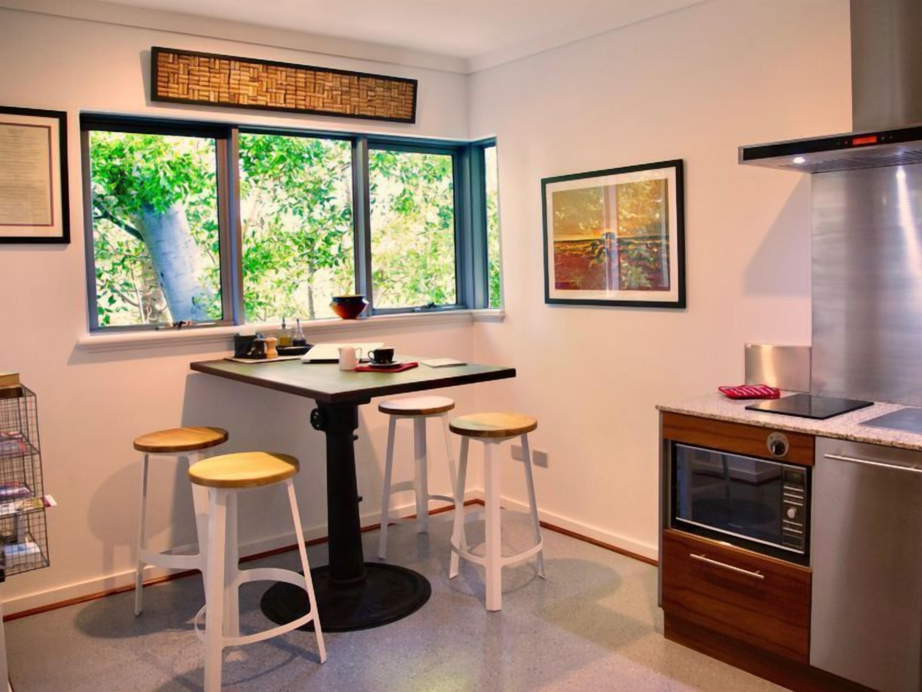 Tree Top- Luxury and Romance Close to Fremantle — image 10