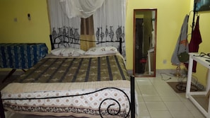1 bedroom, free WiFi, wheelchair access - Simple, Clean Warm, Friendly Home, With A  Spacious Room En Suite With Ac (Dar es Salaam)