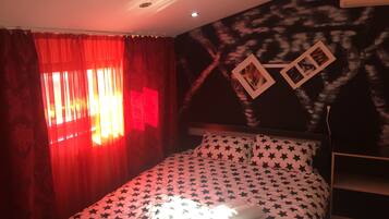 1 bedroom, iron/ironing board, internet, bed sheets