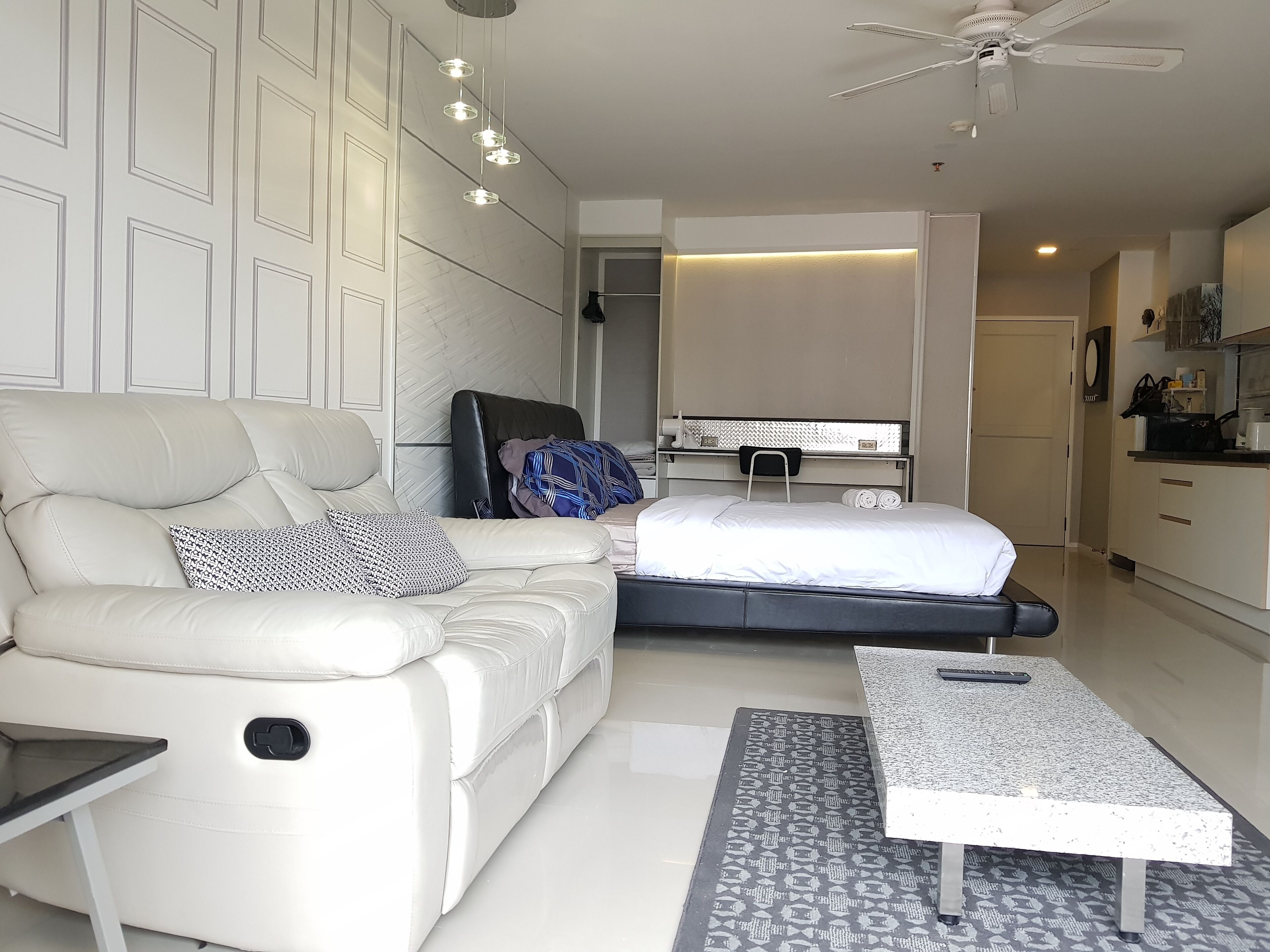 A Beautiful Studio with Pool View Pattaya Downtown