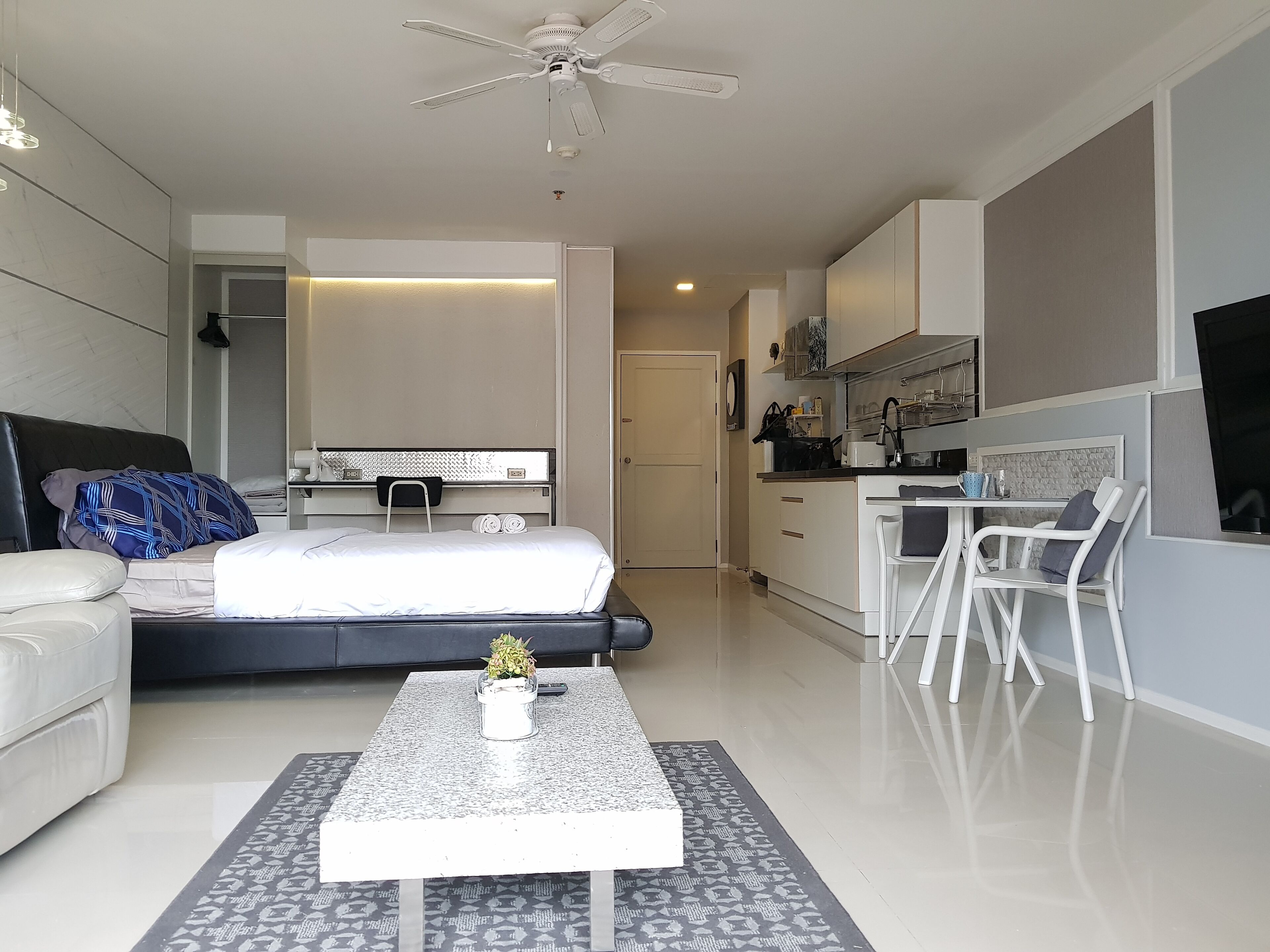 A Beautiful Studio with Pool View Pattaya Downtown