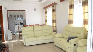 Télévision, lecteur de DVD, chaßne hi-fi