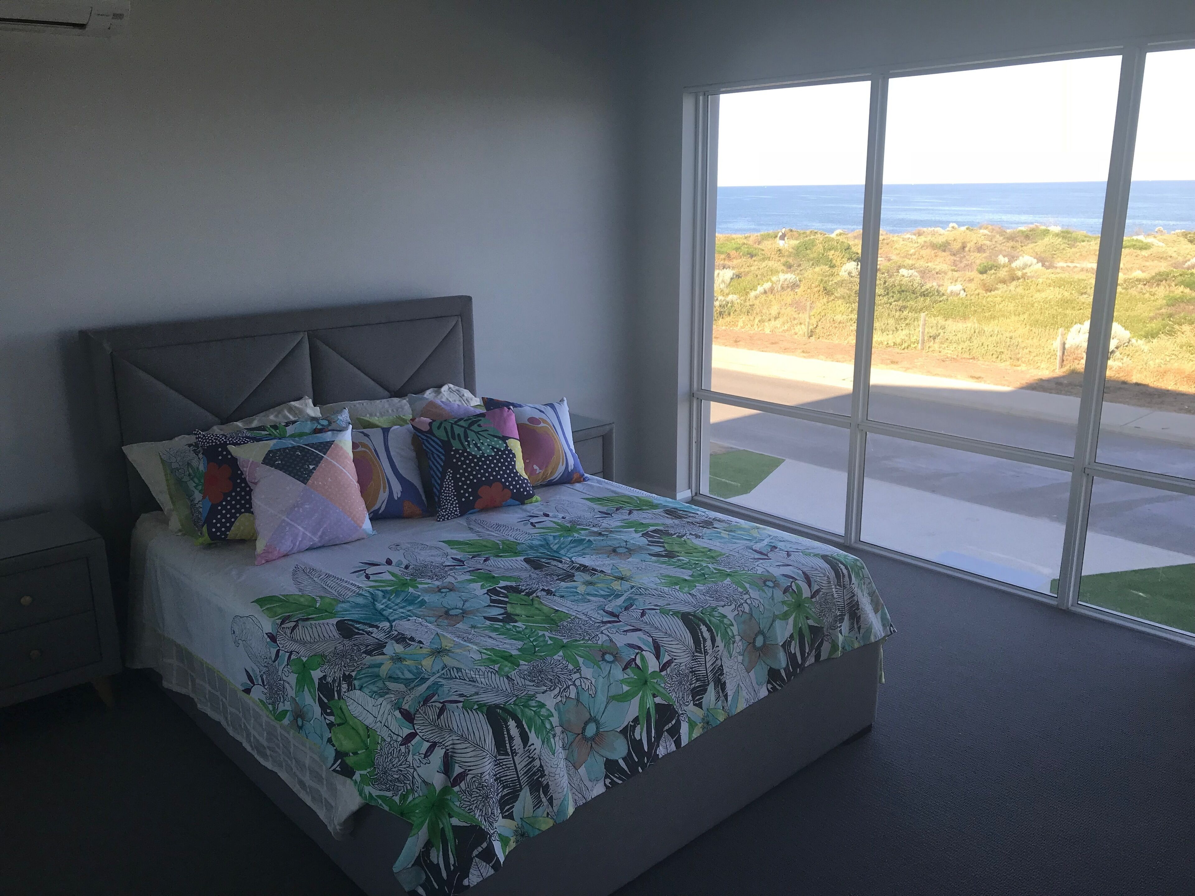 Beach house at SeaScapes, Mandurah (free spaceX wifi)