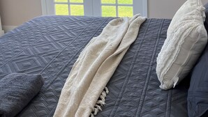 A bedroom with a bed, a window, and an air conditioning unit. - Jackaleah Farm  Stay Oxley (Oxley)