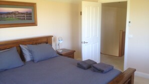 5 bedrooms, iron/ironing board, WiFi, bed sheets