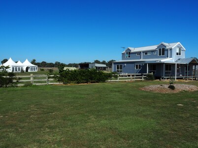 Jackaleah Farm  Stay Oxley