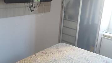 4 quartos, ferros/tábuas de passar roupa, acesso à internet