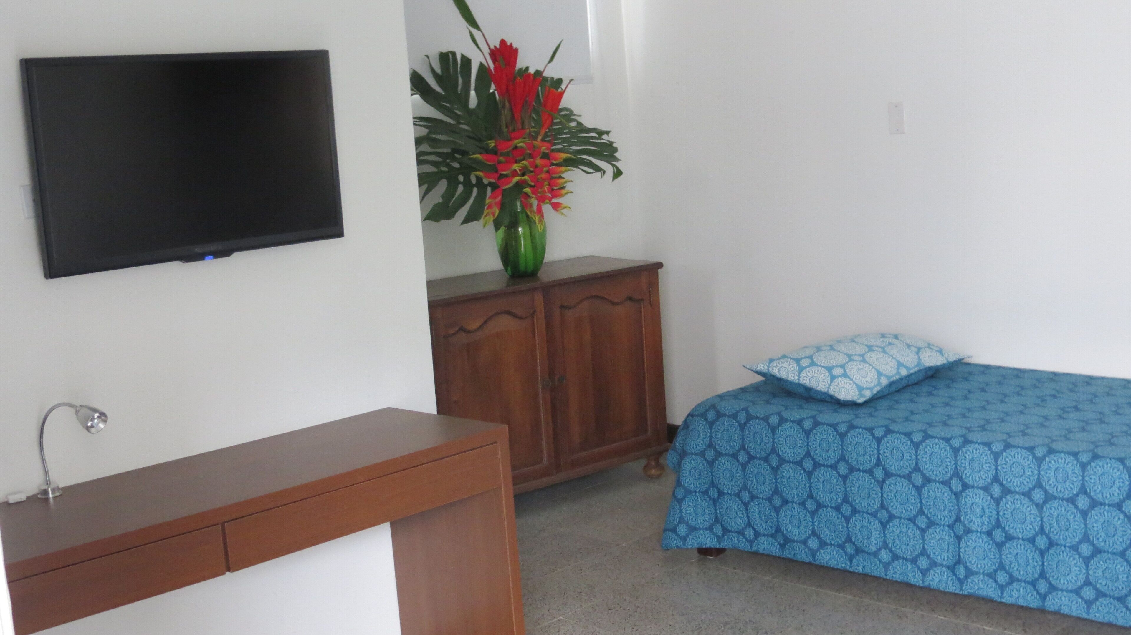 Hotel del Oeste B&B BEST LOCATION in Cali, we will make sure you enjoy your stay