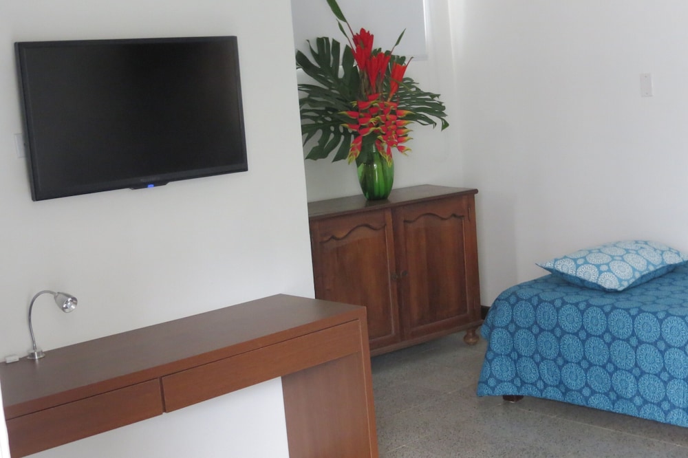 Hotel del Oeste B&B BEST LOCATION in Cali, we will make sure you enjoy your stay
