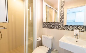 Shower, hair dryer, towels, soap - Please do not book.  I am tring to unlist this property (Tambon Talat Yai)