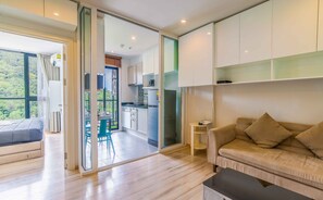 TV - Please do not book.  I am tring to unlist this property (Tambon Talat Yai)