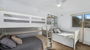 2 bedrooms, iron/ironing board, Internet, bed sheets - Marese 1 - Groundfloor Beachfront Unit (Avoca)